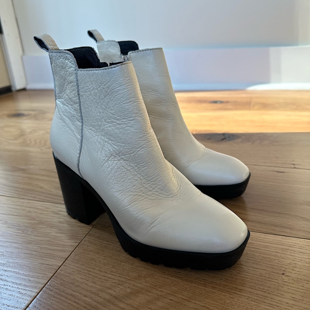 Leather chunky lug sole platform boots